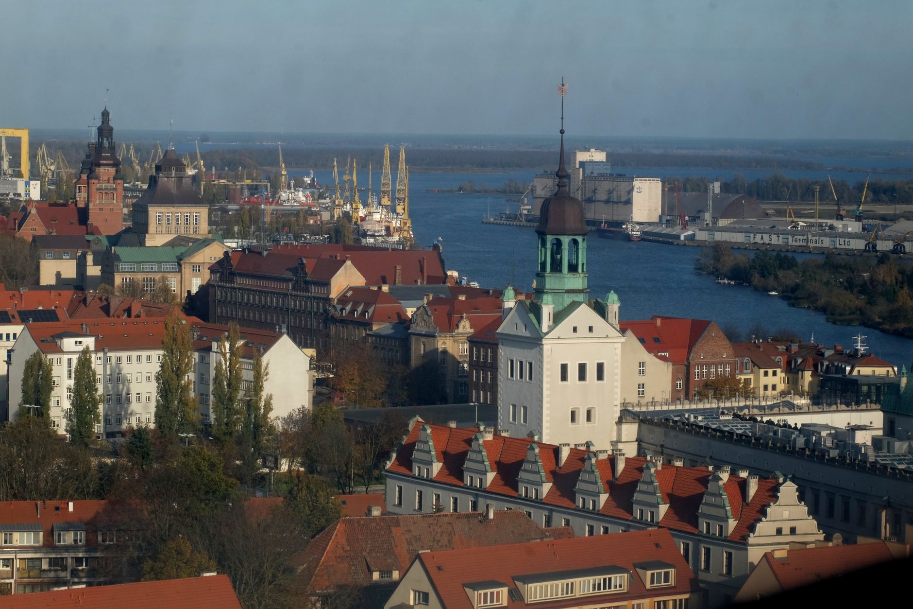 Szczecin - widok miasta, ilustracja do poradnika o spacerach z psem