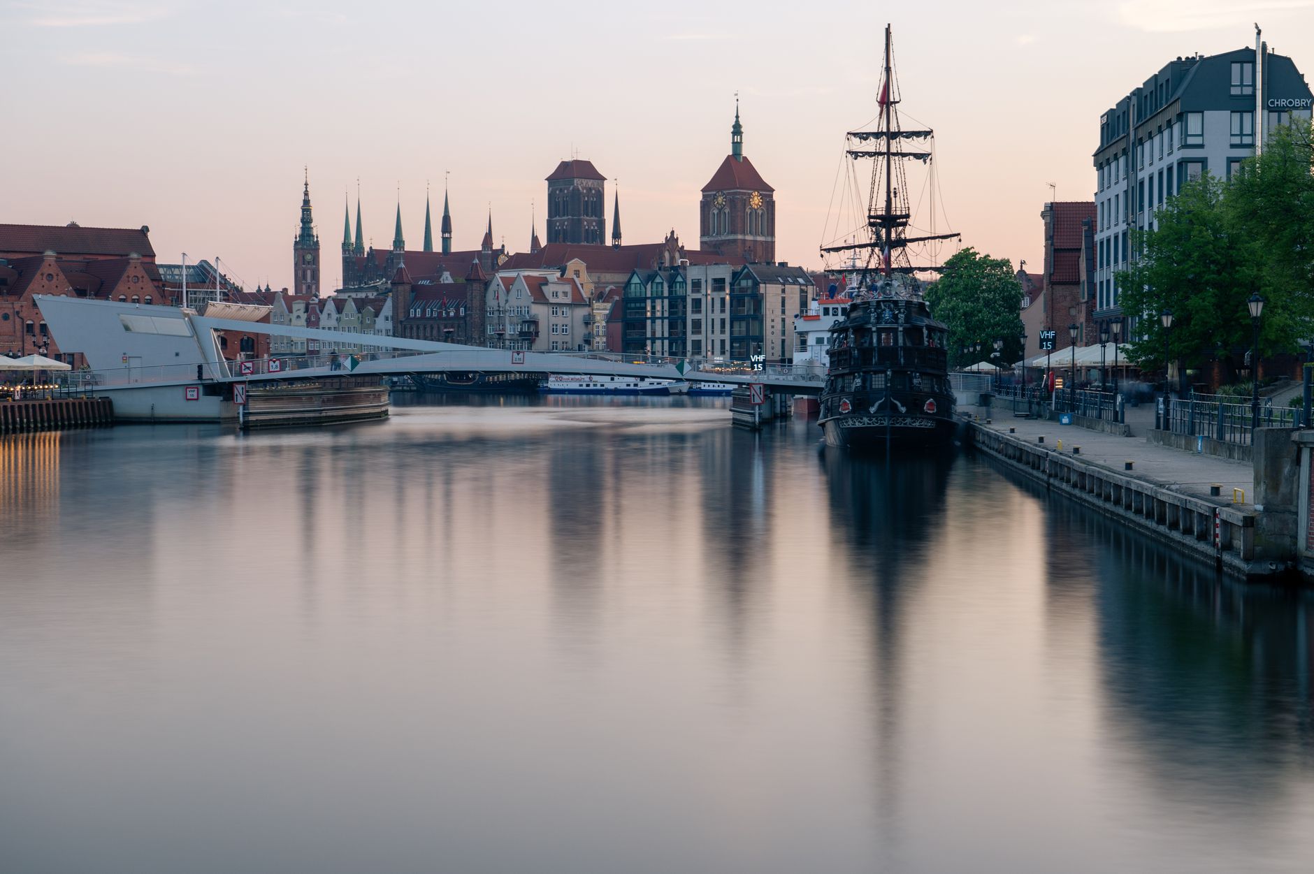 Gdańsk - widok miasta, ilustracja do poradnika o spacerach z psem
